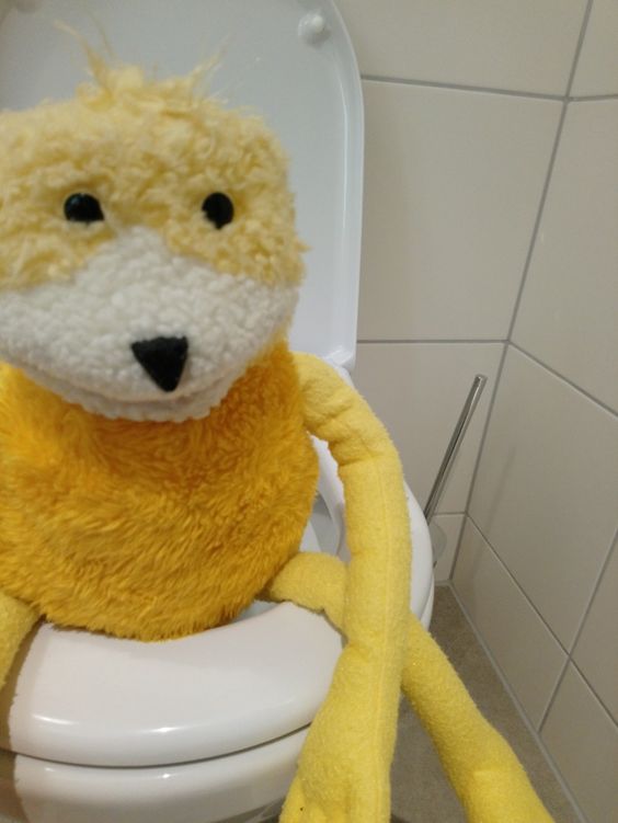 flat eric, a yellow puppet